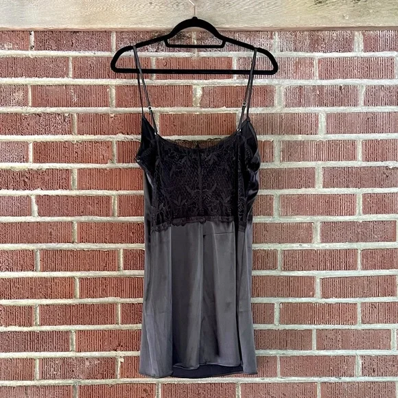 Victoria’s Secret Iris Lace Back Slip w/Side Zipper in Black Size L NWT